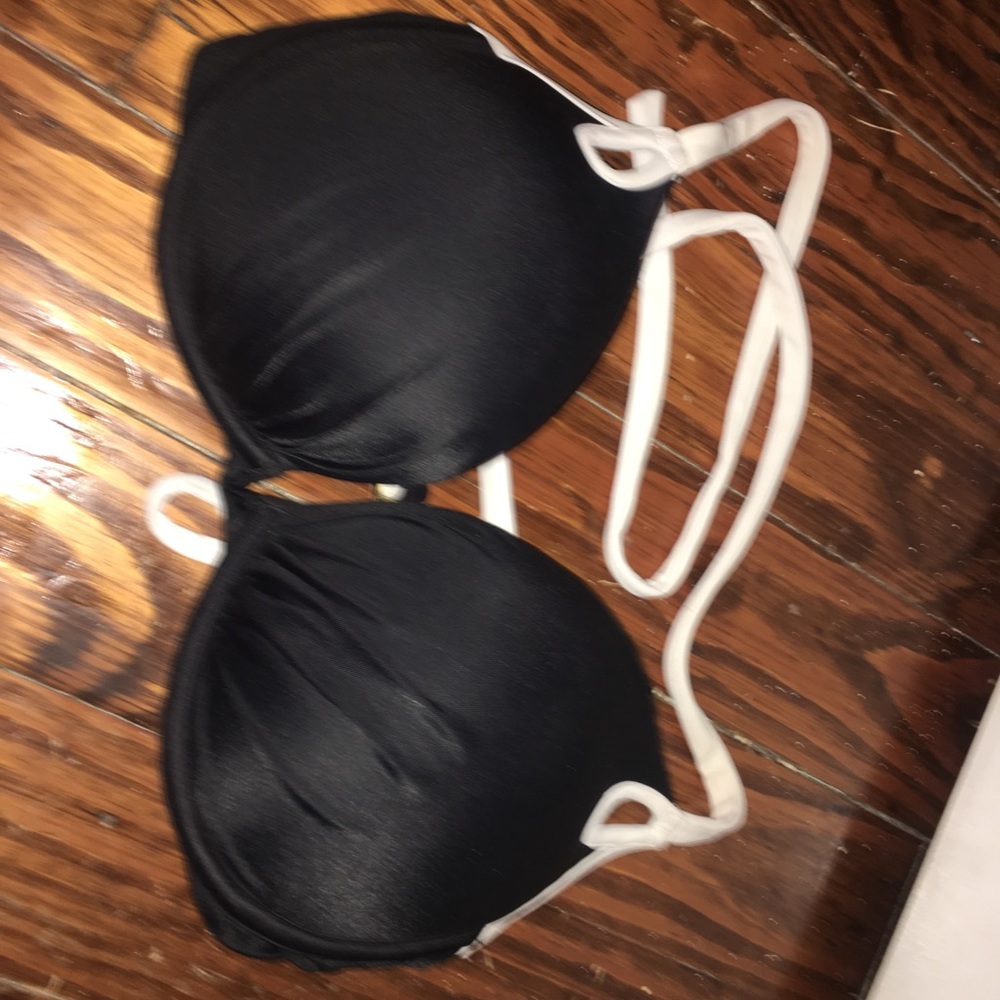 Black & white Victoria’s Secret push up bikini